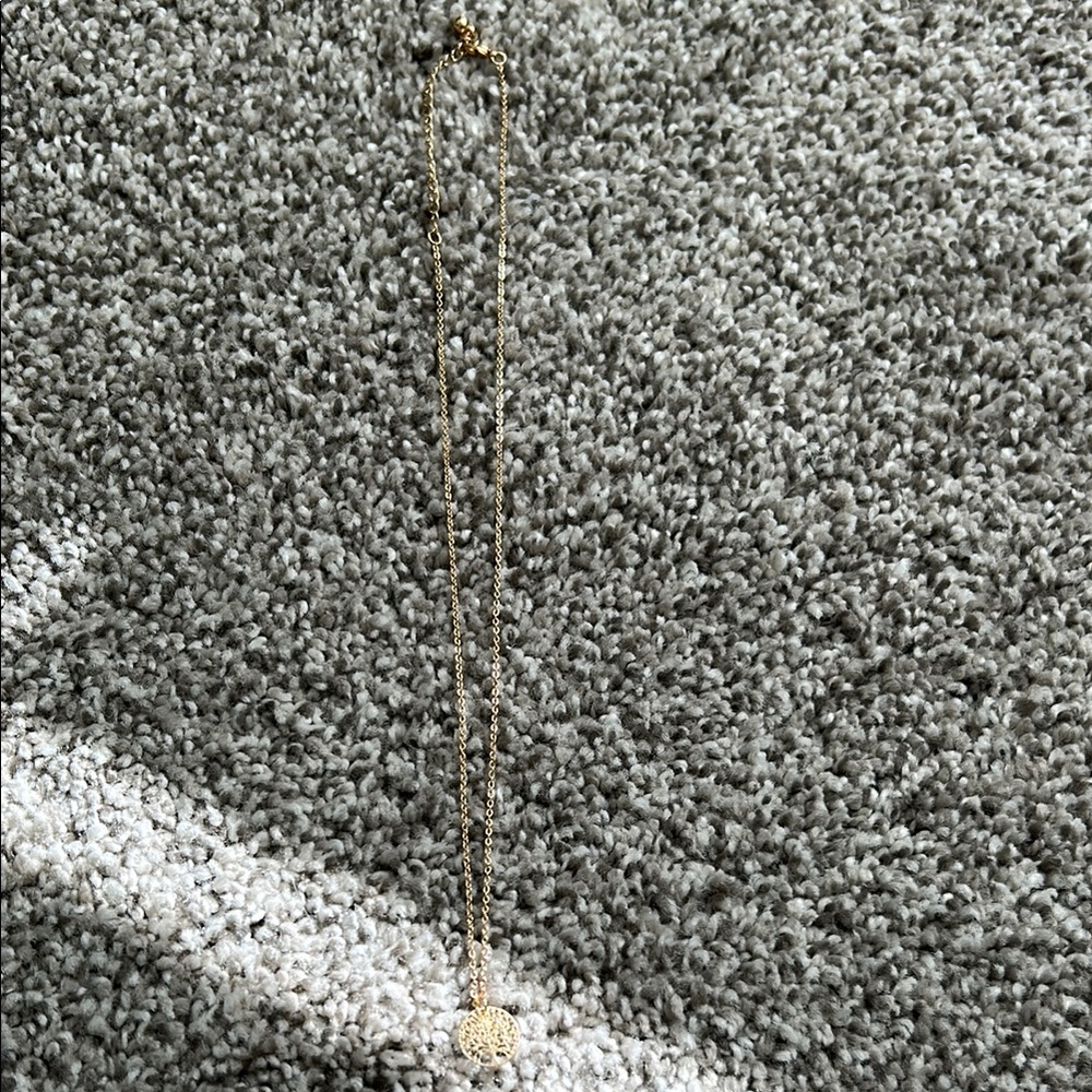 Stunning Gold Necklace with Unique Design